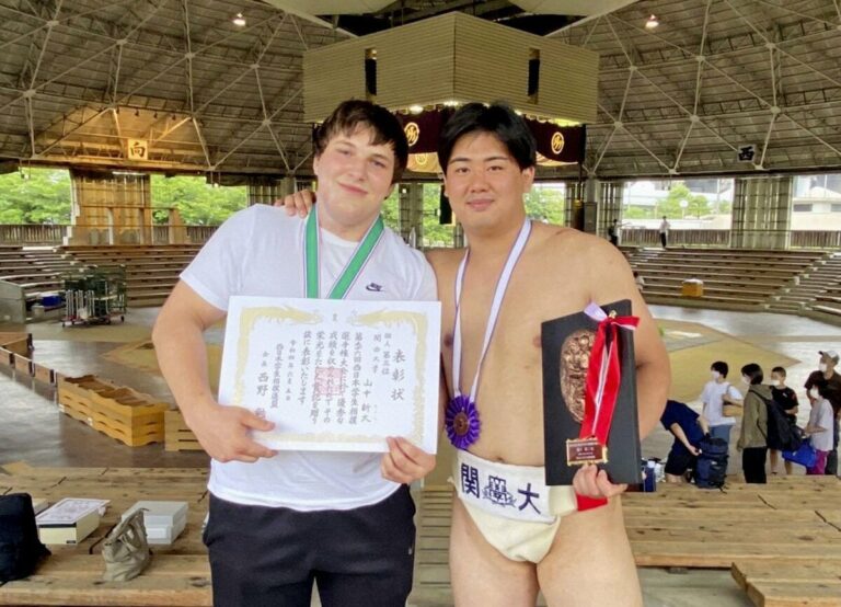 Aonishiki remporte le titre de sumo élite et suscite les éloges de ses compatriotes ukrainiens