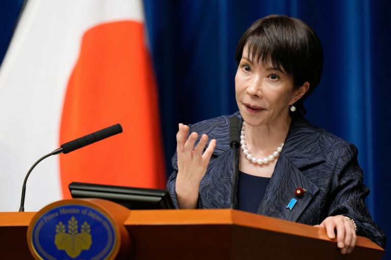 La première femme dirigeante du Japon est confrontée à un tabou concernant son entrée sur le ring du sumo réservé aux hommes.