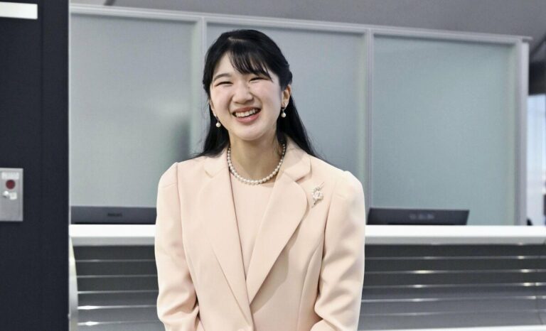 La princesse Aiko revient de son premier voyage officiel à l'étranger au Laos