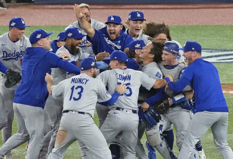 Les Dodgers remportent la Série mondiale avec une victoire de 5-4 dans le septième match en 11 manches