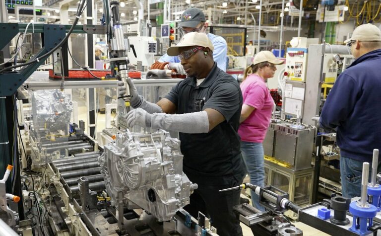 Toyota va investir 912 millions de dollars. dans les usines américaines pour répondre à la demande hybride
