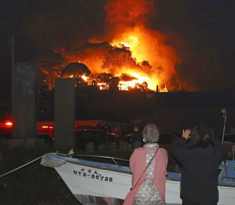Un incendie ravage une zone résidentielle dans le sud-ouest du Japon, 1 personne portée disparue