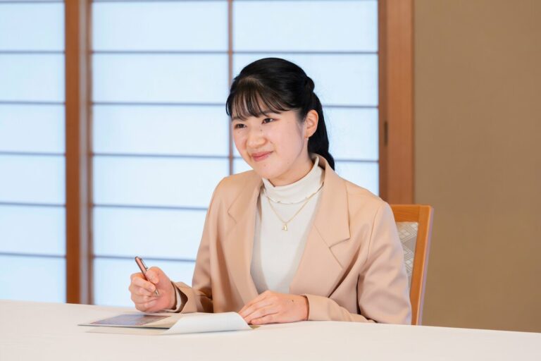 La popularité de la princesse Aiko suscite des appels à modifier la loi japonaise sur les successions réservées aux hommes.