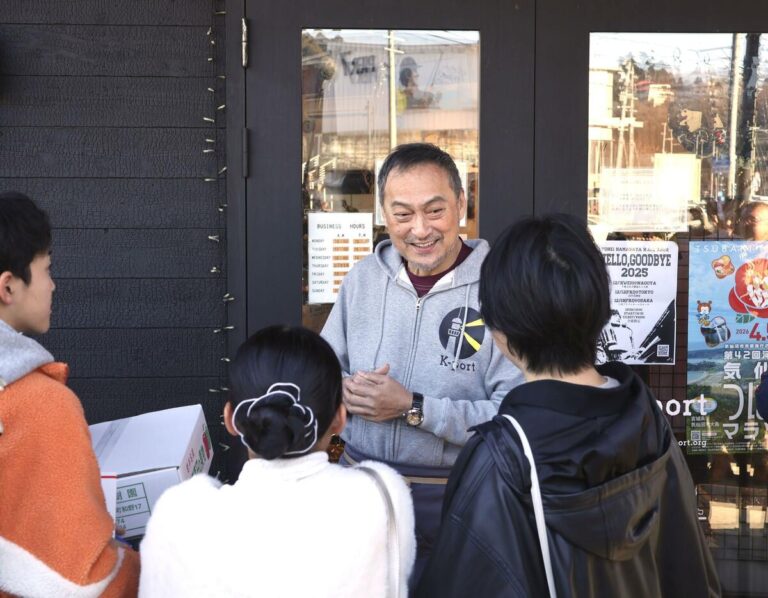 L'acteur japonais Watanabe va fermer un café dans la zone touchée par le séisme et cherche un nouveau rôle local