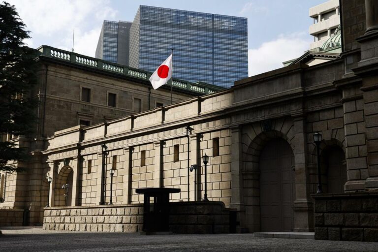 La BoJ va réfléchir à l'opportunité de relever ses taux en décembre en raison des hausses salariales, selon le chef Ueda