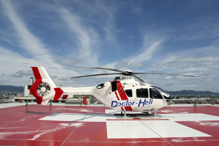 La pénurie de mécaniciens met à rude épreuve le réseau d'ambulance aérienne du Japon