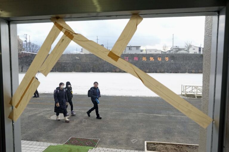 Les écoles rouvrent au Japon après le séisme M7.5 en alerte pour un autre tremblement de terre