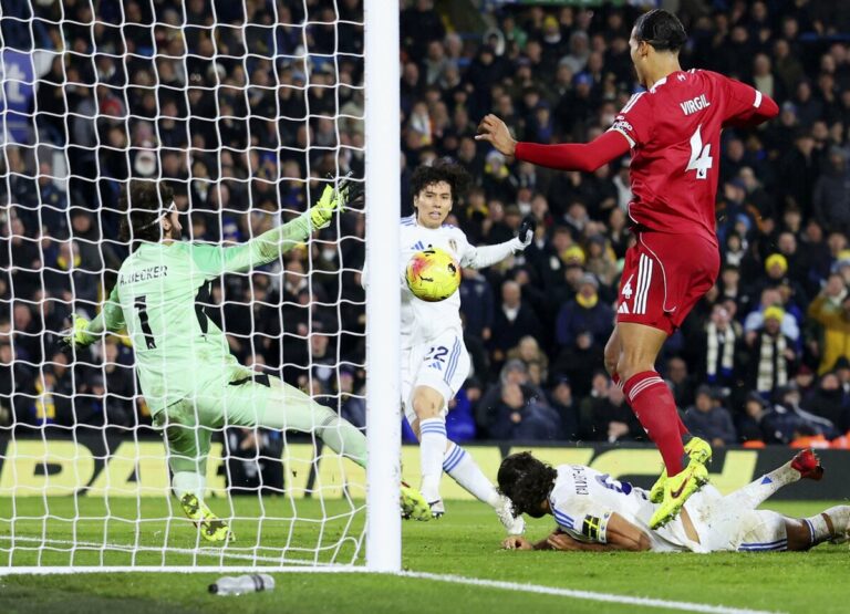 Tanaka de Leeds marque contre Liverpool, Ueda de Feyenoord marque 4 buts