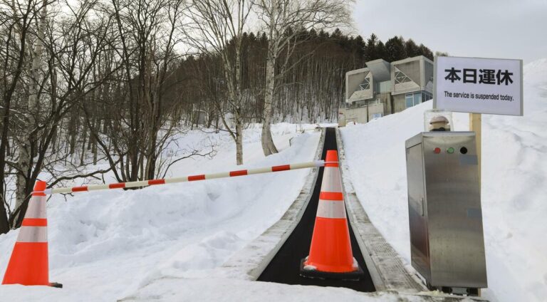 Un garçon de 5 ans coincé dans l'allée d'une station de ski est mort étouffé