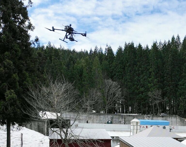 Une école japonaise de drones développe un système de détection d'ours par IA