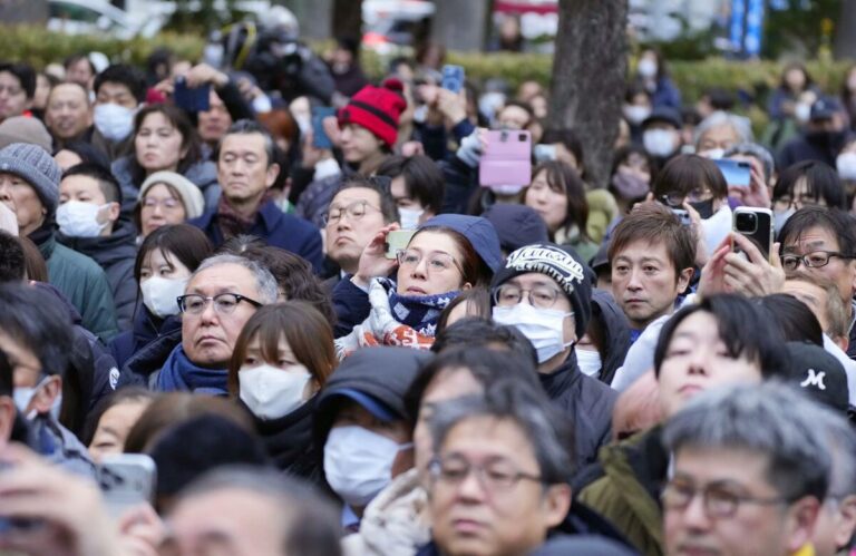 Japon: le bloc au pouvoir en passe d'obtenir la majorité lors de la course à la Chambre basse (sondage)