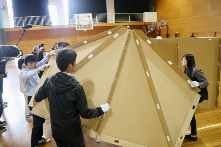 L'agence de voyages de Tokyo propose une expérience pratique d'abri d'évacuation