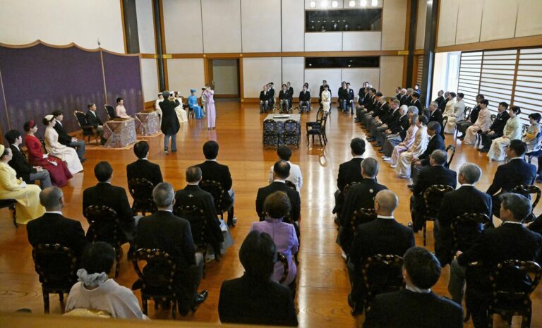 L'empereur du Japon souhaite la paix dans un poème du Nouvel An