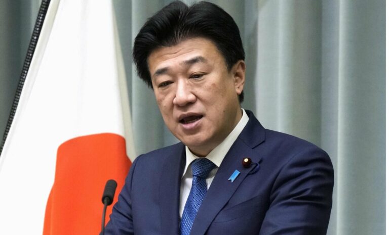 Le Japon va vérifier si la dernière interdiction chinoise d'exportation de biens à double usage couvre les terres rares