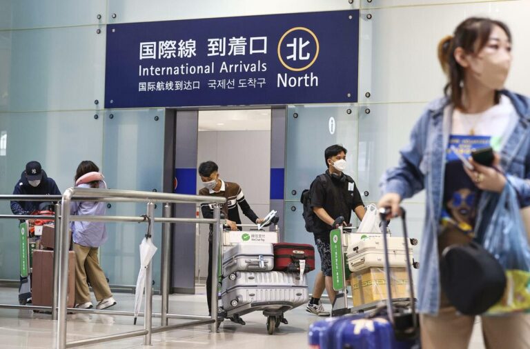 Le nombre de voyageurs vers la Chine depuis l'aéroport japonais d'Osaka réduit de moitié en raison d'une dispute diplomatique