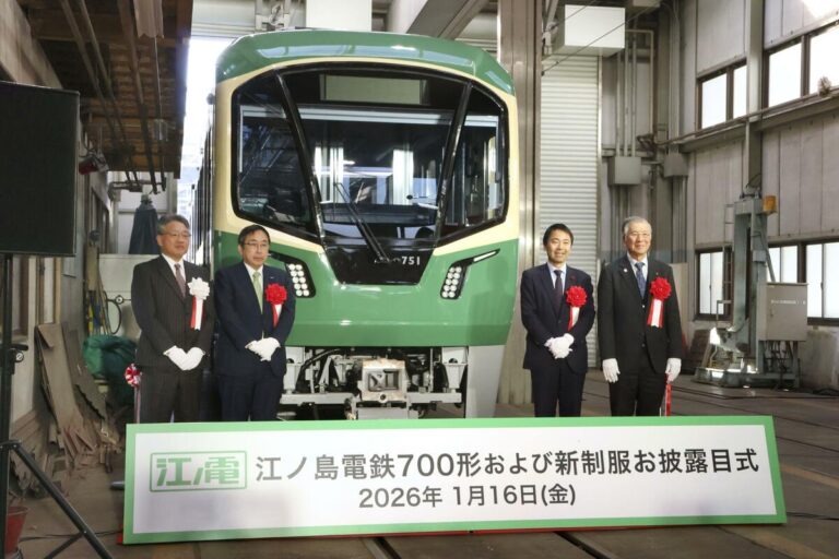 Les chemins de fer japonais dévoilent un nouveau train offrant des vues panoramiques, qui fonctionnera à partir du printemps