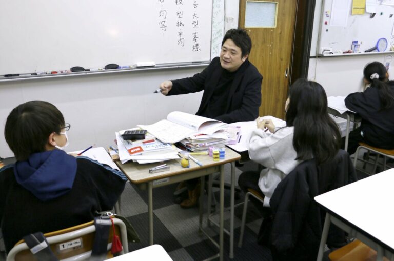 Les étudiants s'inquiètent du bruit des élections japonaises lors des examens d'entrée
