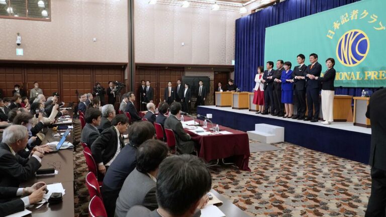 Les forces de gauche au Japon sont à la traîne alors que les médias sociaux se développent et que les anciens soutiens s'estompent