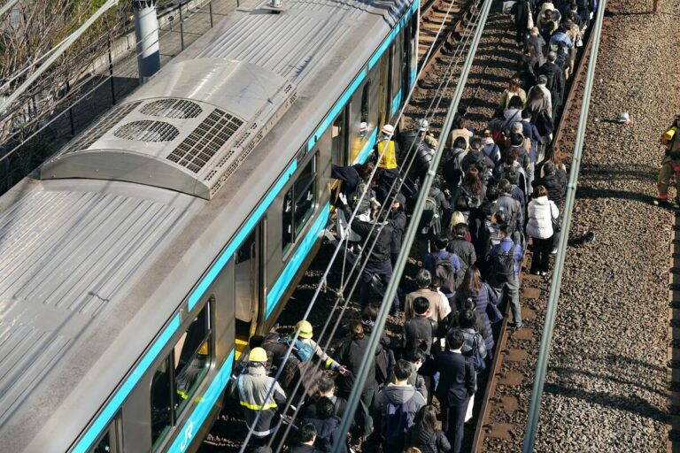 Les services ferroviaires de la ligne en boucle Yamanote de Tokyo sont entièrement rétablis après une panne de courant