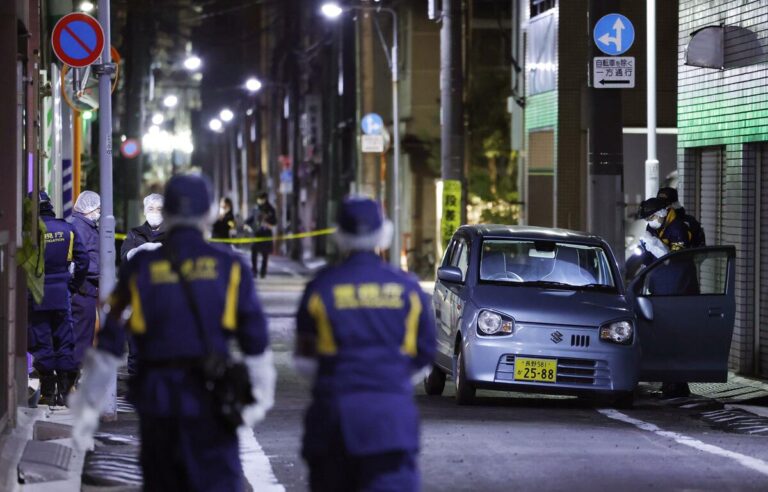 Les suspects s'enfuient avec une cargaison probable de 420 millions. yens dans le vol de Tokyo