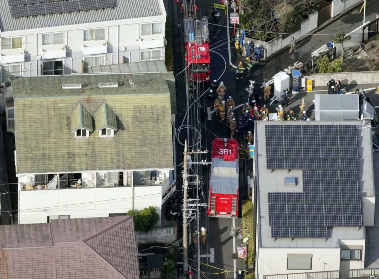 Un homme arrêté pour avoir poignardé 2 personnes et tué 1 personne lors d'une expulsion à Tokyo