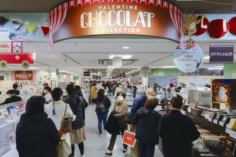Au Japon, de moins en moins de femmes envisagent d'offrir du chocolat pour la Saint-Valentin face à l'inflation.