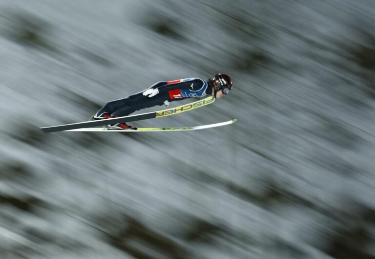 De fortes chutes de neige privent le Japon de ses chances de médaille dans la super équipe de saut à ski