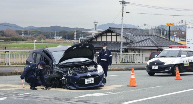 Douze personnes envoyées à l'hôpital après une collision entre un bus préscolaire et une voiture dans le sud-ouest du Japon