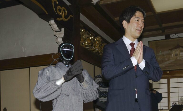 L'Université de Kyoto développe un robot moine IA équipé d'écritures bouddhistes