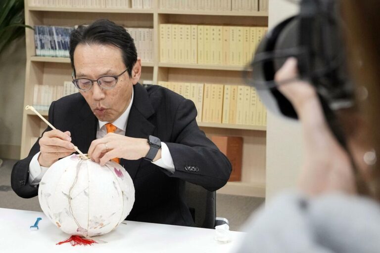 L'envoyé du Japon en Chine continue de partager ses expériences culturelles en ligne malgré les disputes