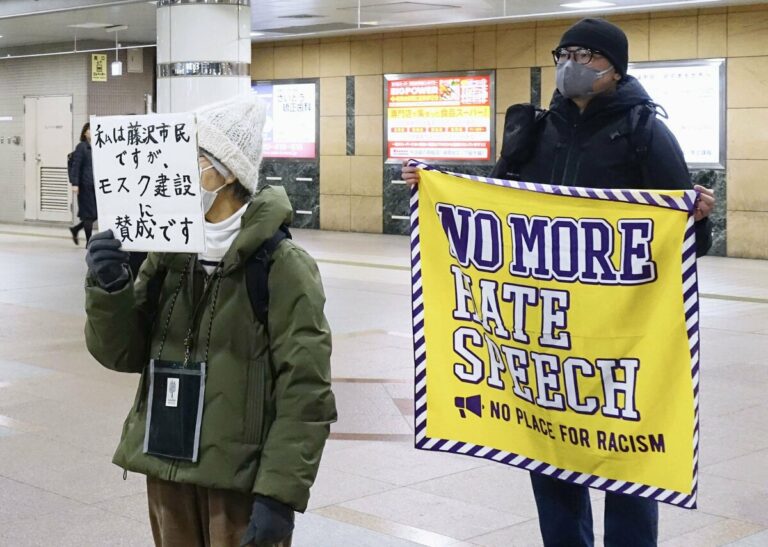 La rhétorique anti-mosquée déclenche des contre-manifestations près de Tokyo avant les élections