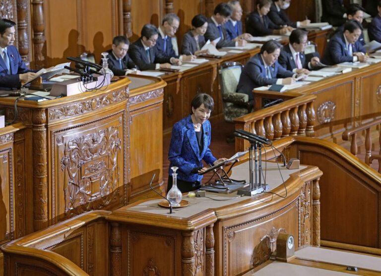 Le Premier ministre japonais admet avoir offert des catalogues de cadeaux aux députés du PLD et nie toute illégalité