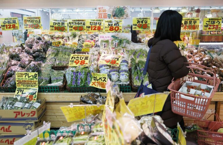 Les prix à la consommation de base au Japon augmentent de 2,0% sur un an en janvier, le plus lent depuis 2 ans