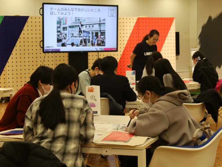 Les adolescents natifs du numérique ont la chance de repérer les fausses nouvelles lors des élections au Japon