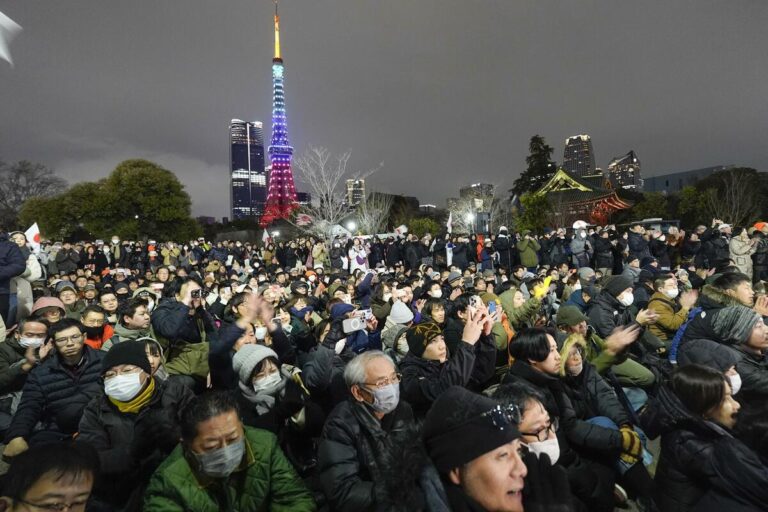 Les dirigeants des partis japonais font leurs derniers discours avant Sun. élection générale
