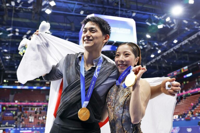 Miura et Kihara remportent la première médaille d'or du Japon en couple avec un programme libre record 3 Miura et Kihara remportent la première médaille d'or du Japon en couple avec un programme libre record