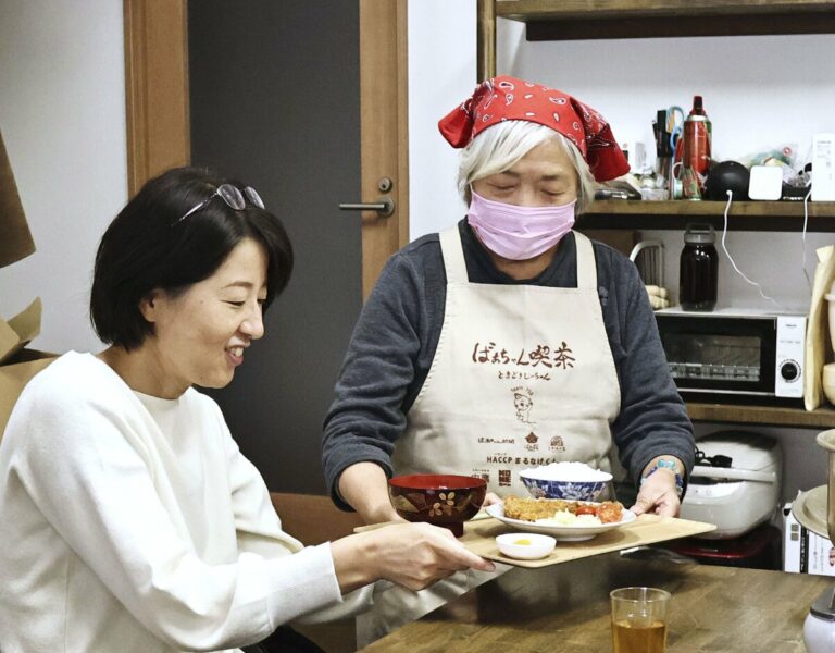 Une start-up japonaise développe son « entreprise de grand-mère » pour mettre les femmes âgées au travail