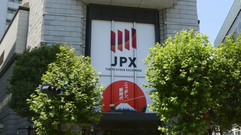 L'indice boursier Nikkei augmente de plus de 3% après une chute due à la hausse du pétrole brut