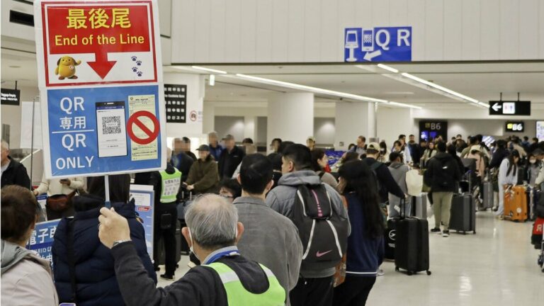 La congestion aux douanes électroniques de l'aéroport de Narita frustre les voyageurs