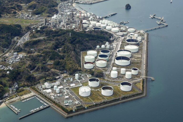 Le Japon commence à libérer du pétrole détenu par l'État pour stabiliser ses approvisionnements dans un contexte de guerre en Iran