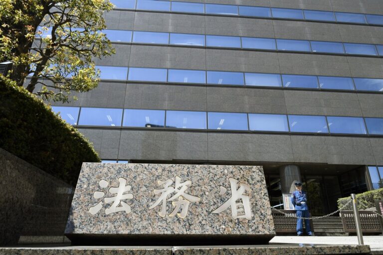 Le Japon va doubler la période de résidence pour la naturalisation à 10 ans à partir du mercredi.