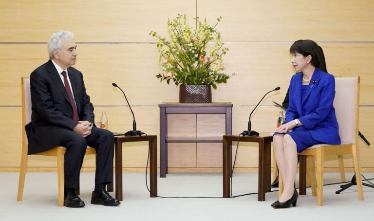 Le Premier ministre japonais soutient la libération conjointe de pétrole par l'AIE alors que la guerre en Iran se prolonge