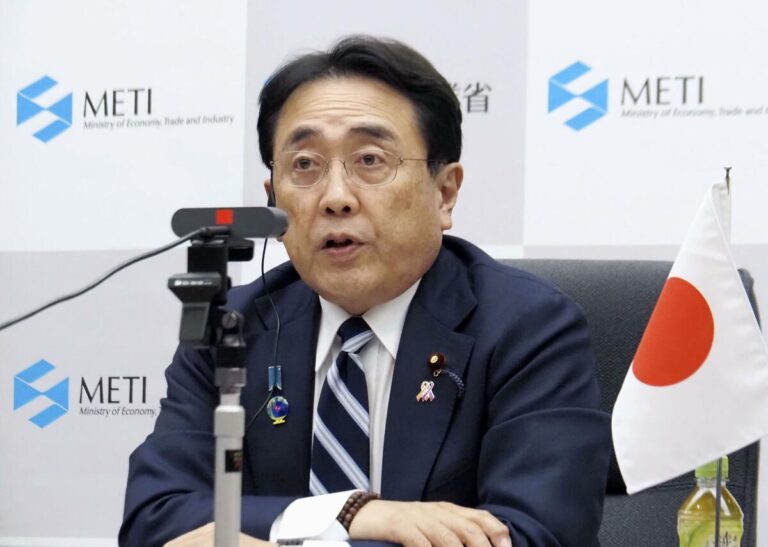 Le ministre japonais de l'Energie soutient la proposition de libération coordonnée des réserves de pétrole