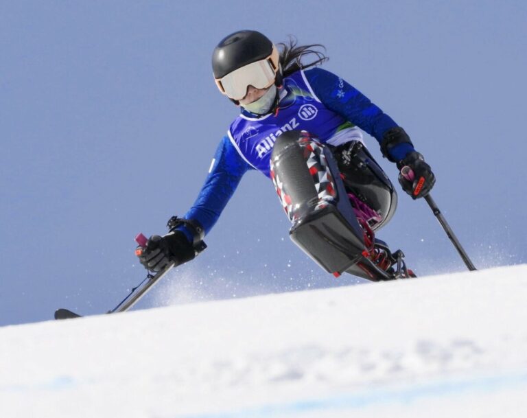 Le skieur alpin Muraoka remporte l'argent, la première médaille du Japon aux jeux