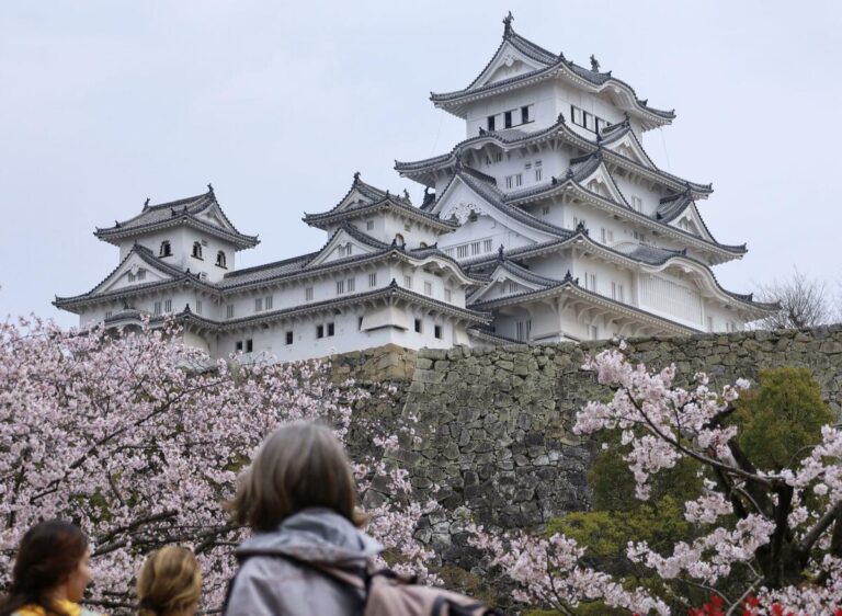 Les villes de l'ouest du Japon augmentent les tarifs liés au tourisme pour lutter contre le surtourisme