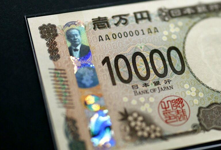 Un montant record de 4,5 milliards de yens d'argent perdu remis à la police de Tokyo en 2025