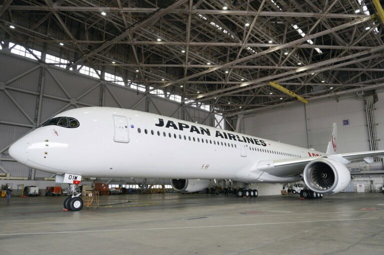 JAL annonce des ventes record de 2 000 milliards de yens au cours de l'exercice 2025 grâce à une forte demande