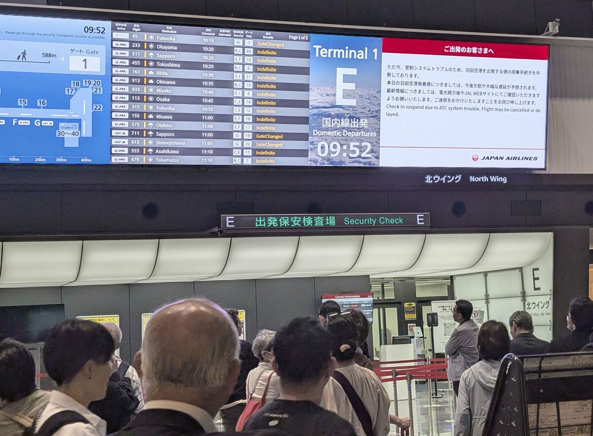 L'aeroporto di Haneda sta riscontrando problemi di gestione del traffico aereo e ritardi nei voli.