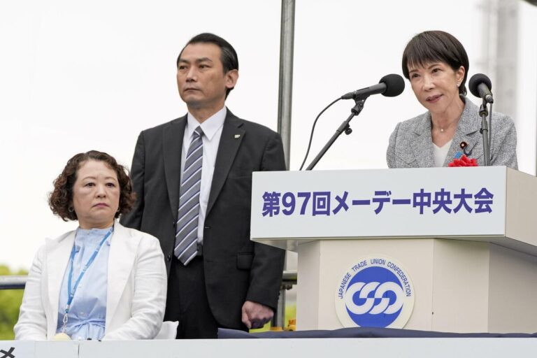 Le Premier ministre japonais s'engage à déployer tous les efforts pour des augmentations de salaire soutenues lors de la manifestation du 1er mai