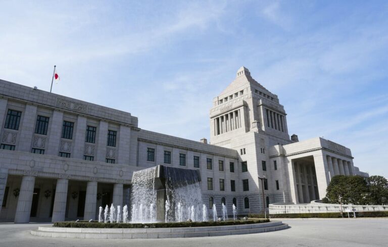 Le soutien du cabinet du Premier ministre japonais stagne à 63%, à moitié mécontent de la réponse pétrolière